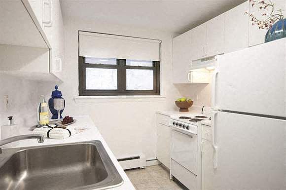 Harvard Terrace - Kitchen
