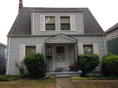 5718 34th Ave NE, Seattle, WA, 98105