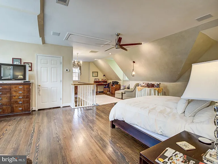 3808 Cathedral Ave NW — Photo 57