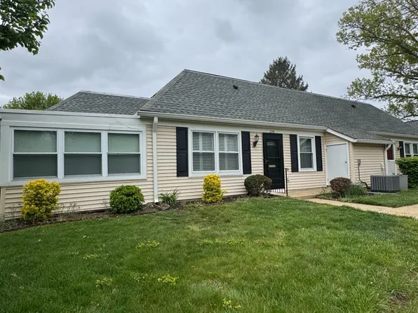 234 Marblehead Ln, Monroe Township, NJ 08831