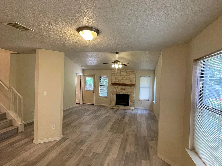 13719 Cambourne Dr — Photo 3