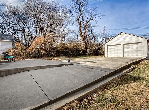 3rd image of 204 E 80th Ter