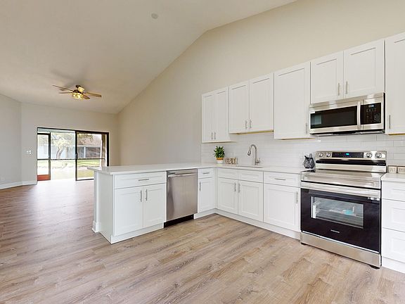 2nd image of 3981 Island Club Circle W