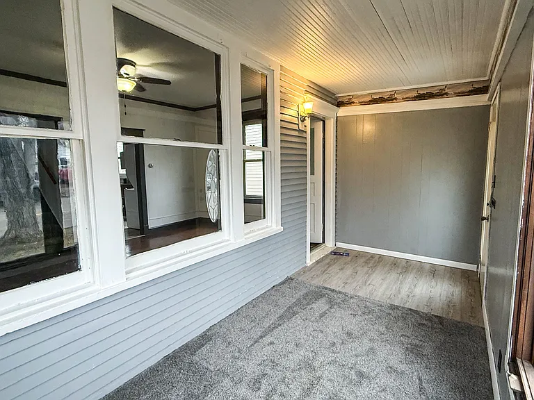 2228 Avenue E — Photo 5