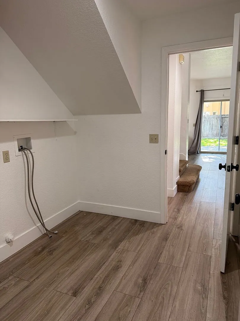 Spacious 5-Bedroom Elk Grove Home with Loft & 3-Car Garage! — Photo 3