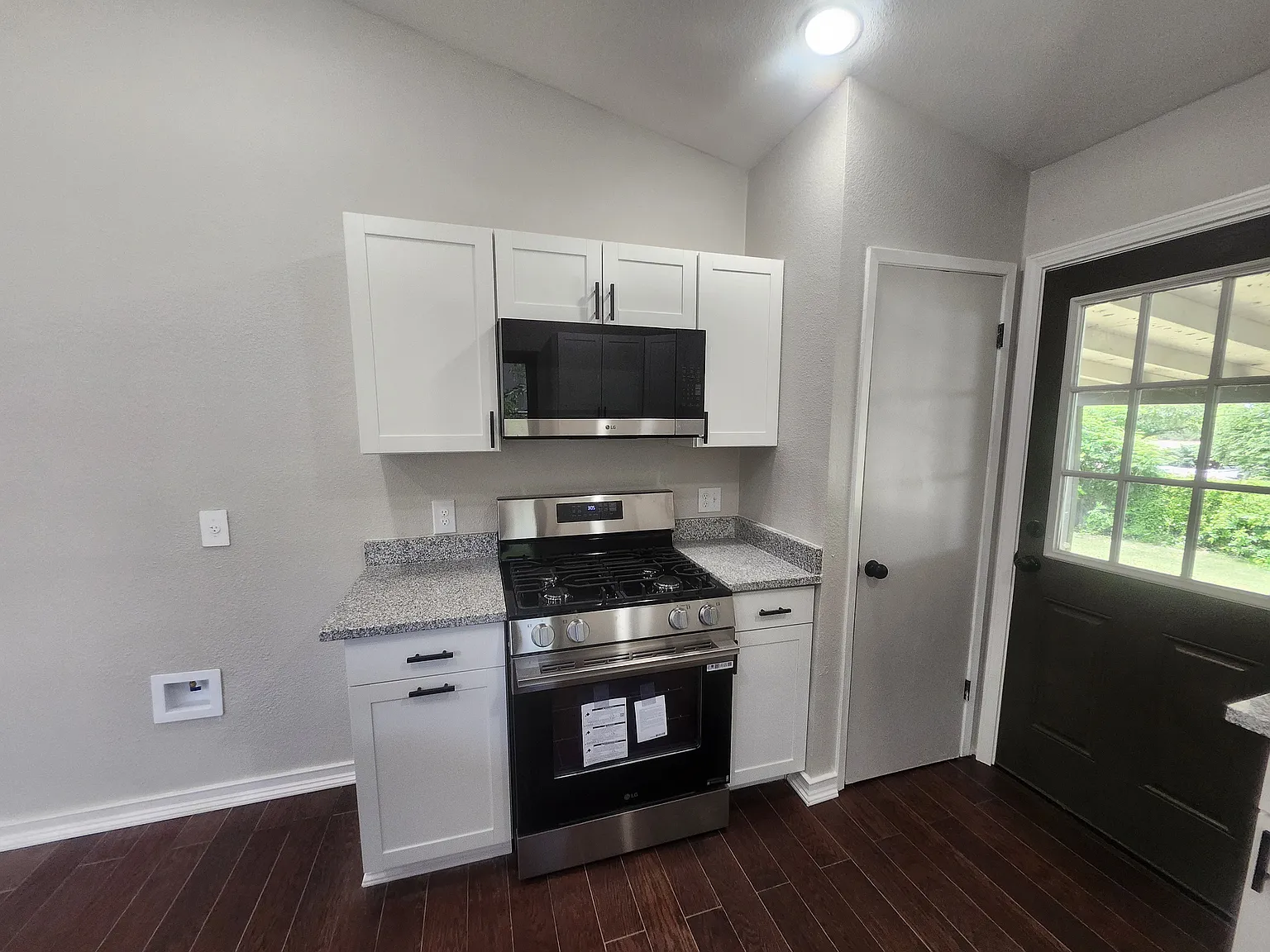 4 bed, 1719 sqft, $1,900 — Photo 2