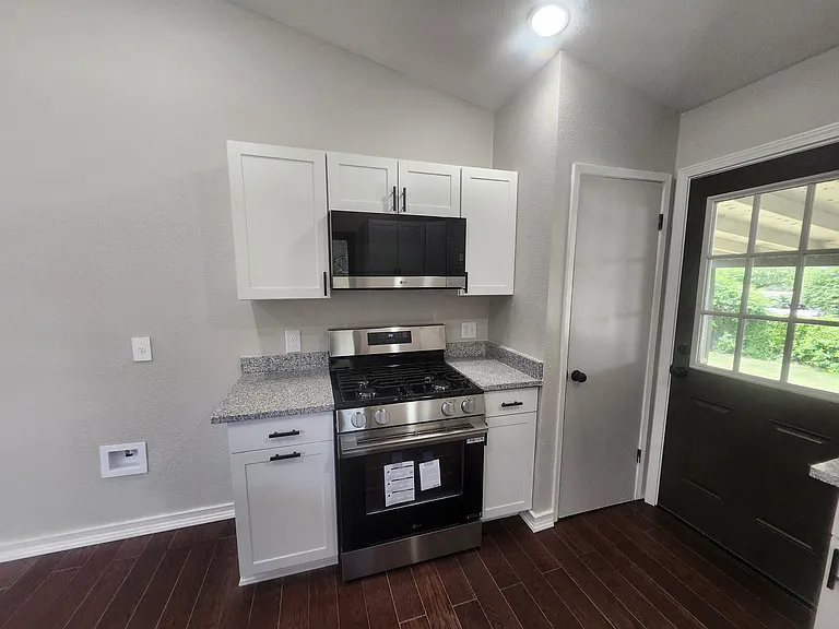 2715 Lakemist St — Photo 2