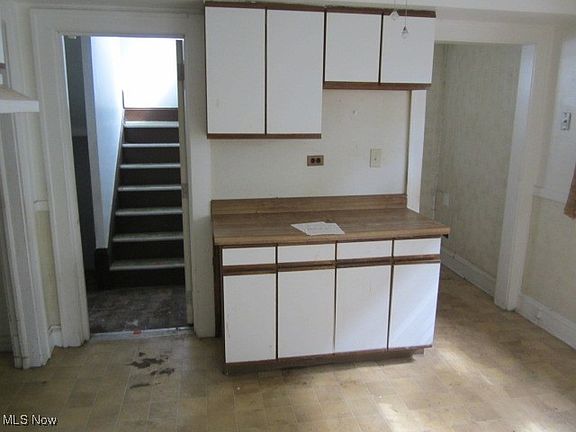 4th image of 13817 Bartlett Ave