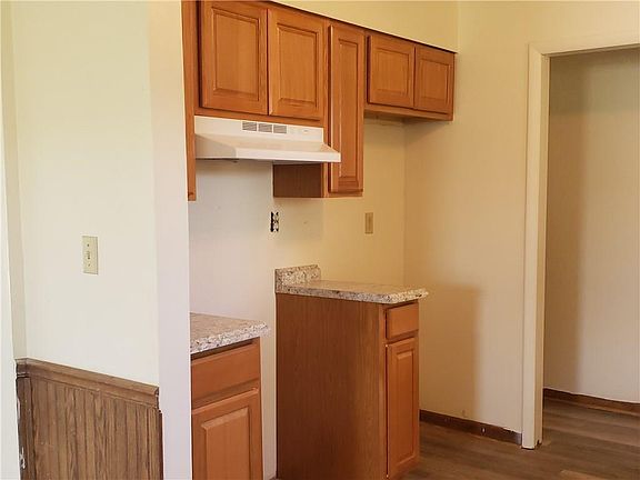 4th image of 614 W 15th St