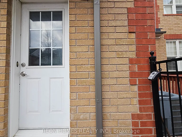 1 Chippenham Ln #COACH HOUSE — Photo 2