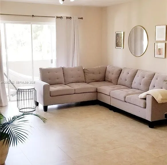 6886 N Kendall Dr #D202 — Photo 2