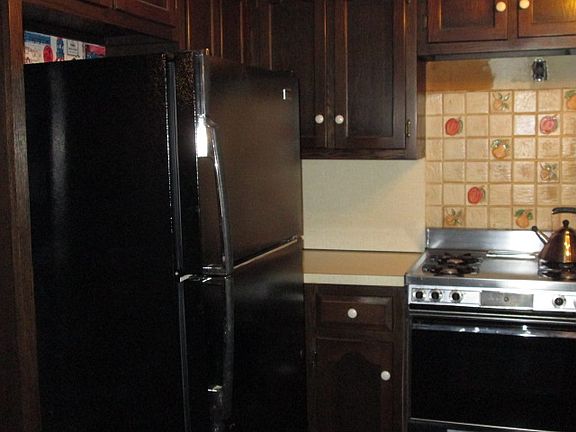 5th image of 131 Woodbine Ave