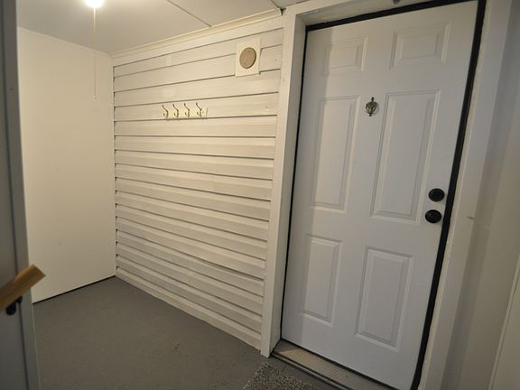 5th image of 936 Willow St