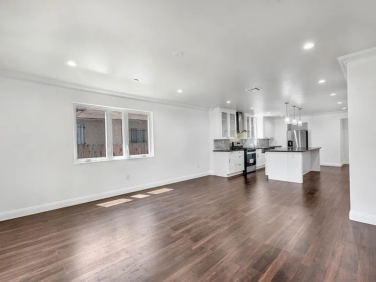 2882 W 14th St — Photo 14
