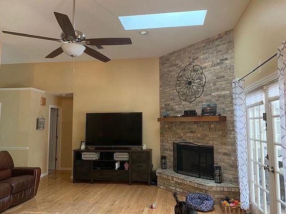 3rd image of 402 Oak River Dr