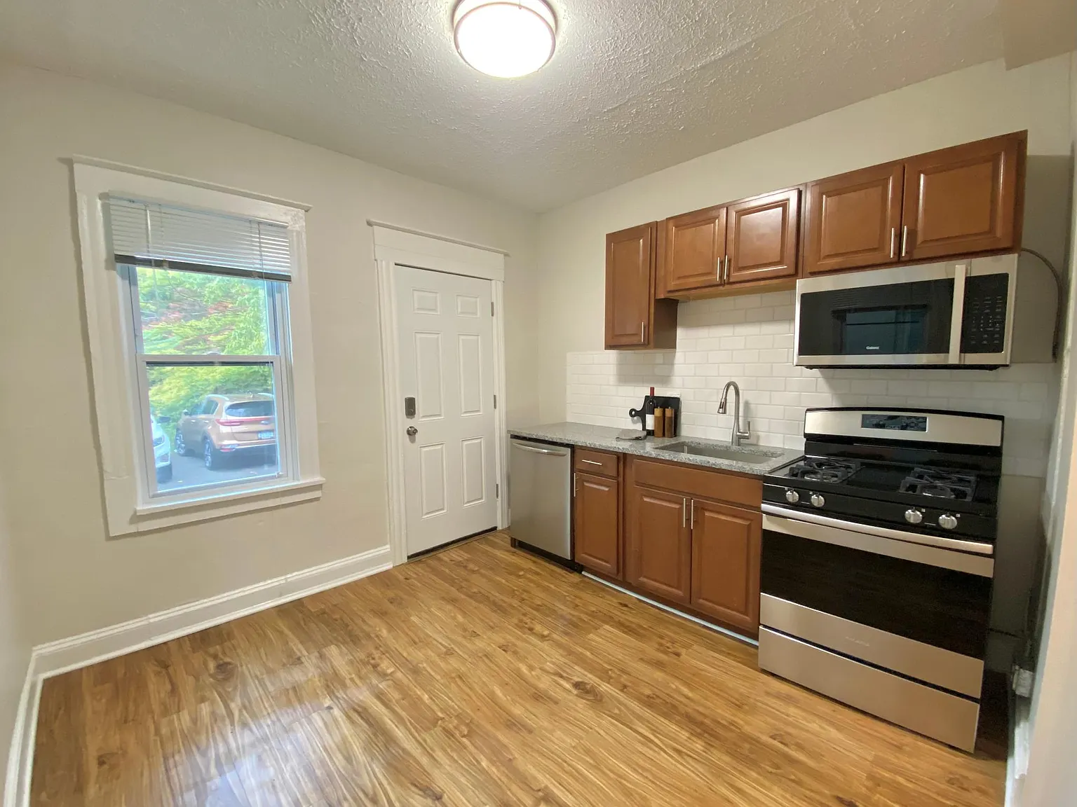 3 bed, 1500 sqft, $1,650 — Photo 4