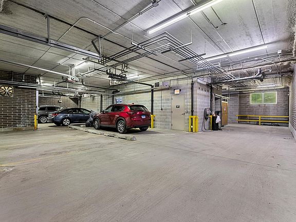 3rd image of 951 W Huron St #403