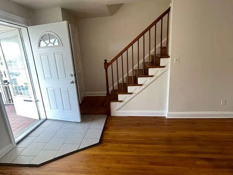 1502 N Kenwood Ave — Photo 1