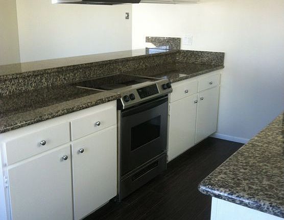 3rd image of 127 Seaview St