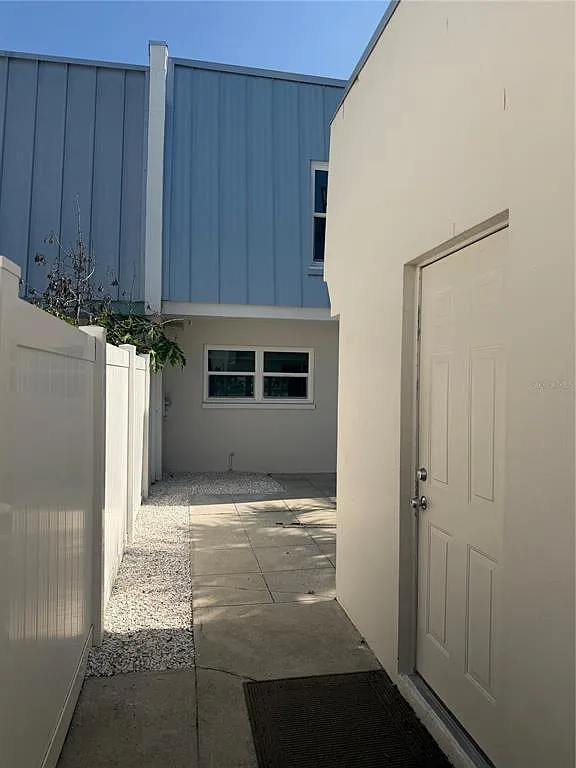 2 bed, 2.5 bath, 1566 sqft, $3,750 — Photo 4
