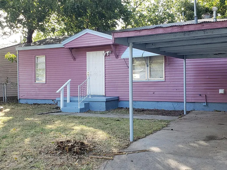 1203 SW 24th Pl — Photo 41