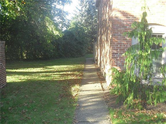 2nd image of 615 Robinwood Dr