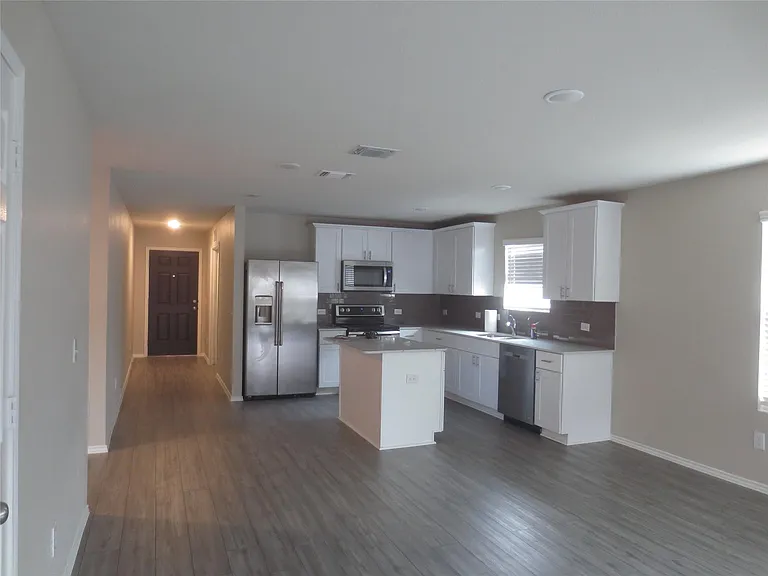 4633 Benham Dr — Photo 7