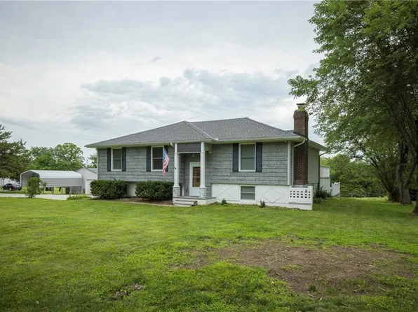 417 N Carrico Dr, Lone Jack, MO 64070