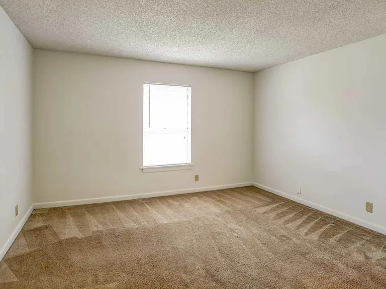 Foxcroft Apartments — Photo 8