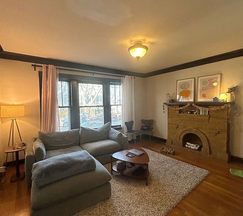 1st image of 1929 W Larchmont Ave #1