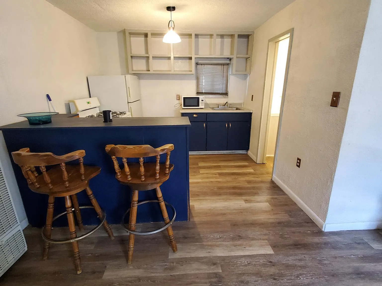 Studio, 350 sqft, $850 — Photo 2