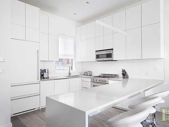 3rd image of 136-138 Beekman St