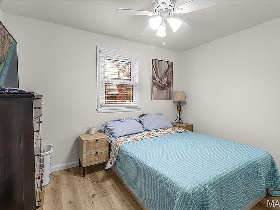 3rd image of 219 W Davidson Ave