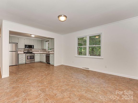 4th image of 6636 Brushwood Dr