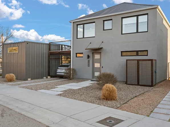 700 Benicia Ln SW, Albuquerque, NM 87102