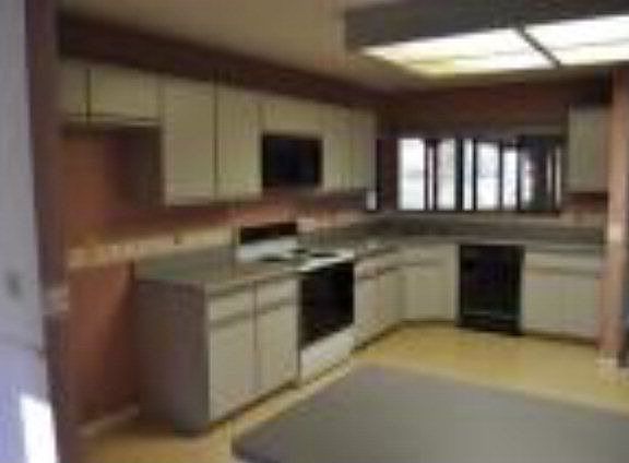 2nd image of 34 Wedgewood Ln