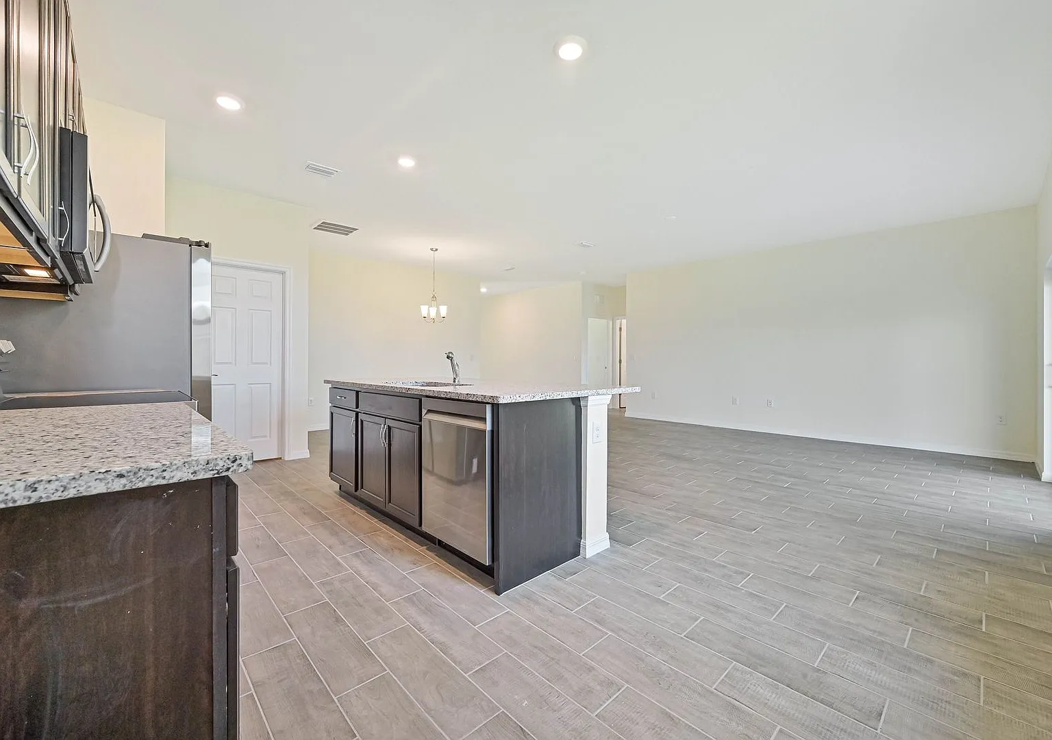 3 + Den Home in NW Cape ~ High End Finishes — Photo 4