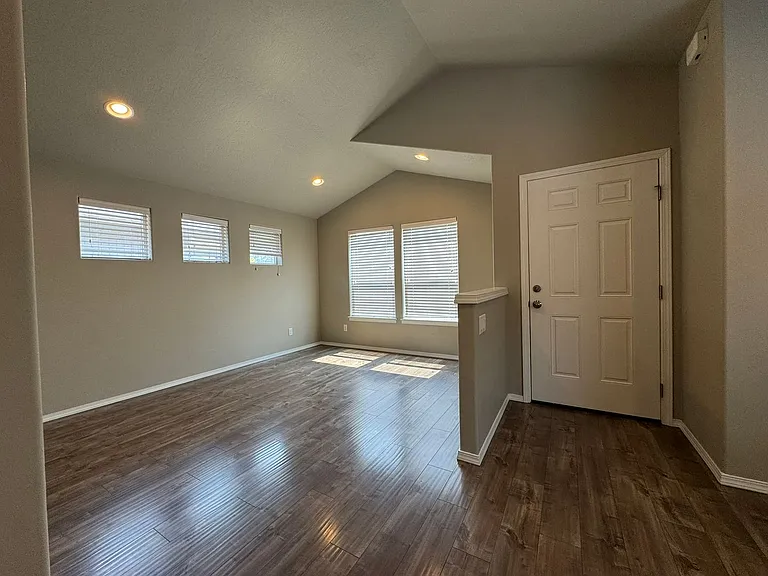 226 River Walk Pl — Photo 2
