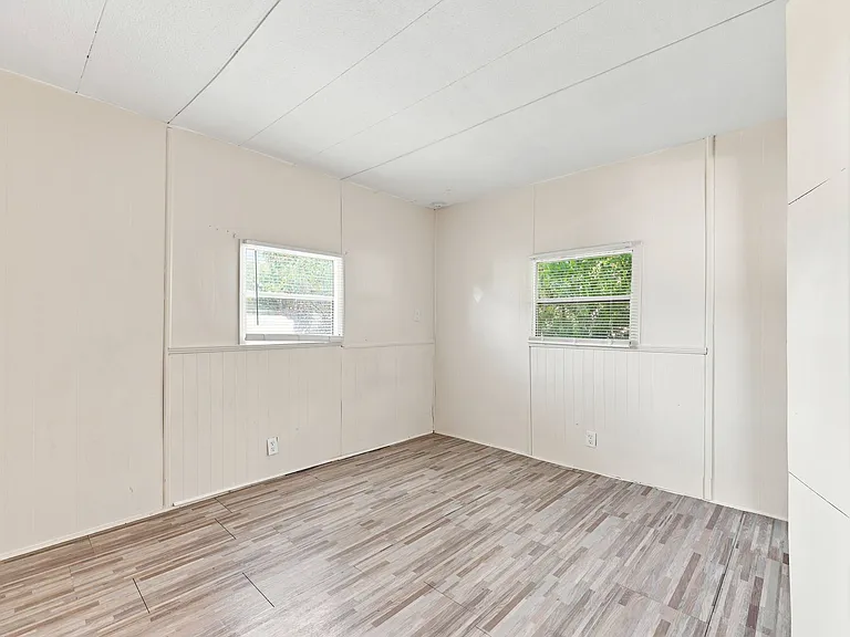 7205 Commons Blvd — Photo 11