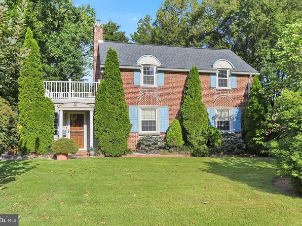 38 Green Valley Rd, Wallingford, PA 19086