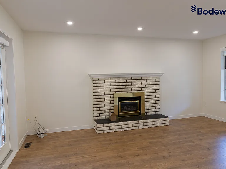 32XX Bermon Pl — Photo 8
