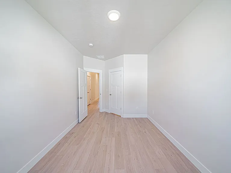 351 E Lorene St — Photo 38