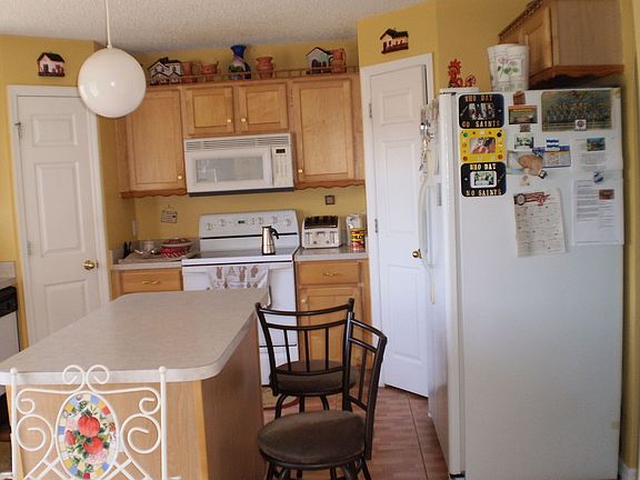 3rd image of 256 Pleasant Gardens Dr