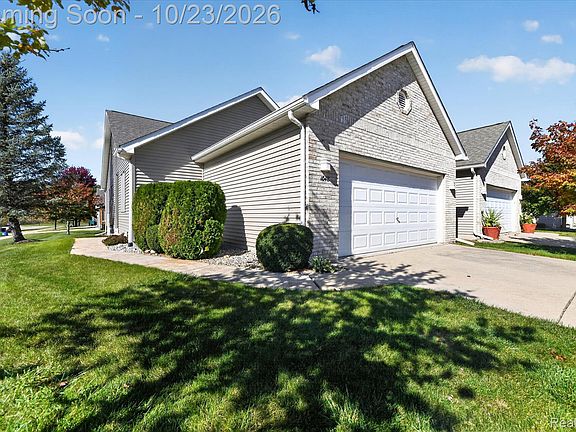 2nd image of 1048 Foxglove Ln