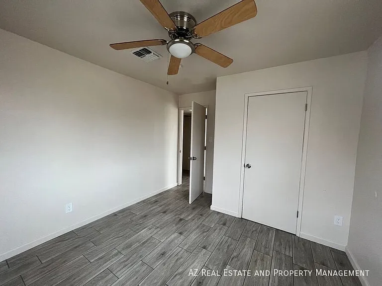 2233 E Wood St — Photo 9