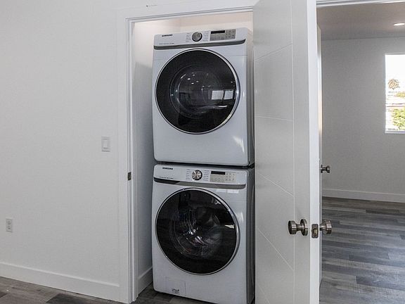 4th image of 543 N Virgil Ave #541-1/2