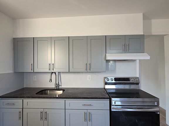 5th image of 154 Weed Ave #2R