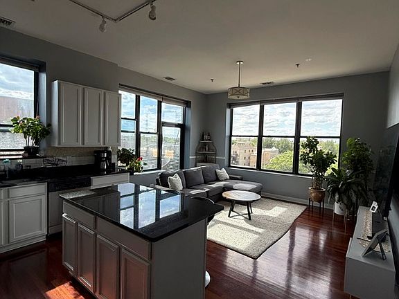 4th image of 1 S Leavitt St Unit 401