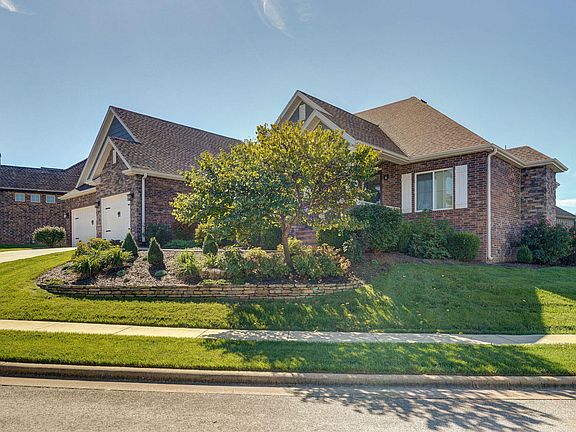 3rd image of 1419 N Rich Hill Circle