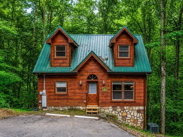 1420 Silver Poplar Ln, Sevierville, TN 37876